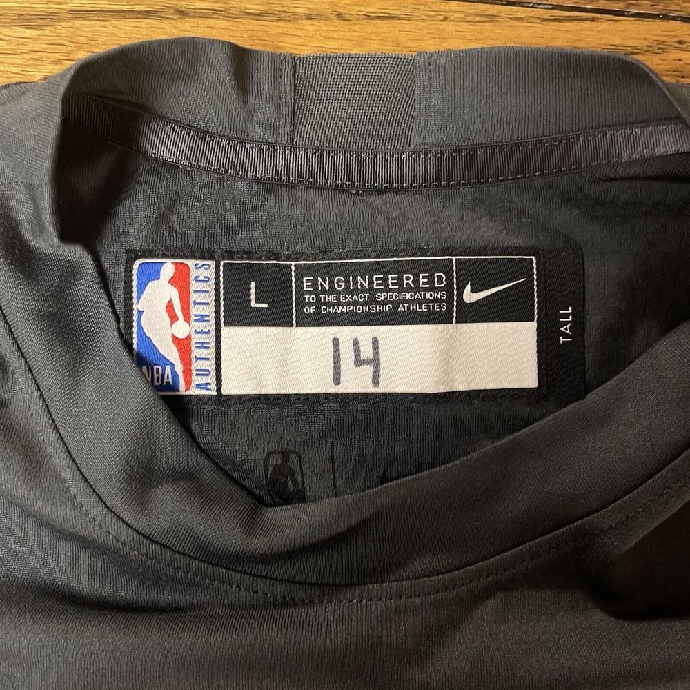 2017-18 Timberwolves Game Used Worn Warmup Shooting Shirt L NBA #14 - Picture 4 of 4
